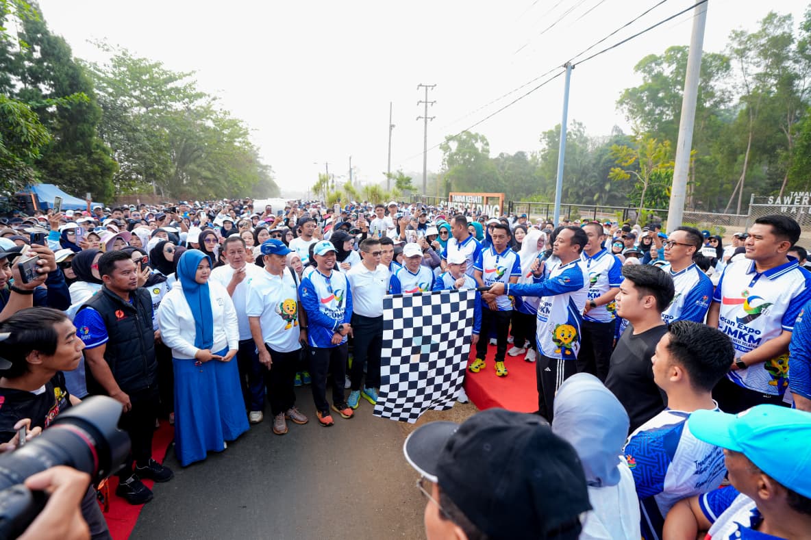 Tutup Rangkaian Harkopnas, Gubernur Andi Sudirman Lepas Ribuan Peserta Jalan Sehat Anti Mager di Sorowako
