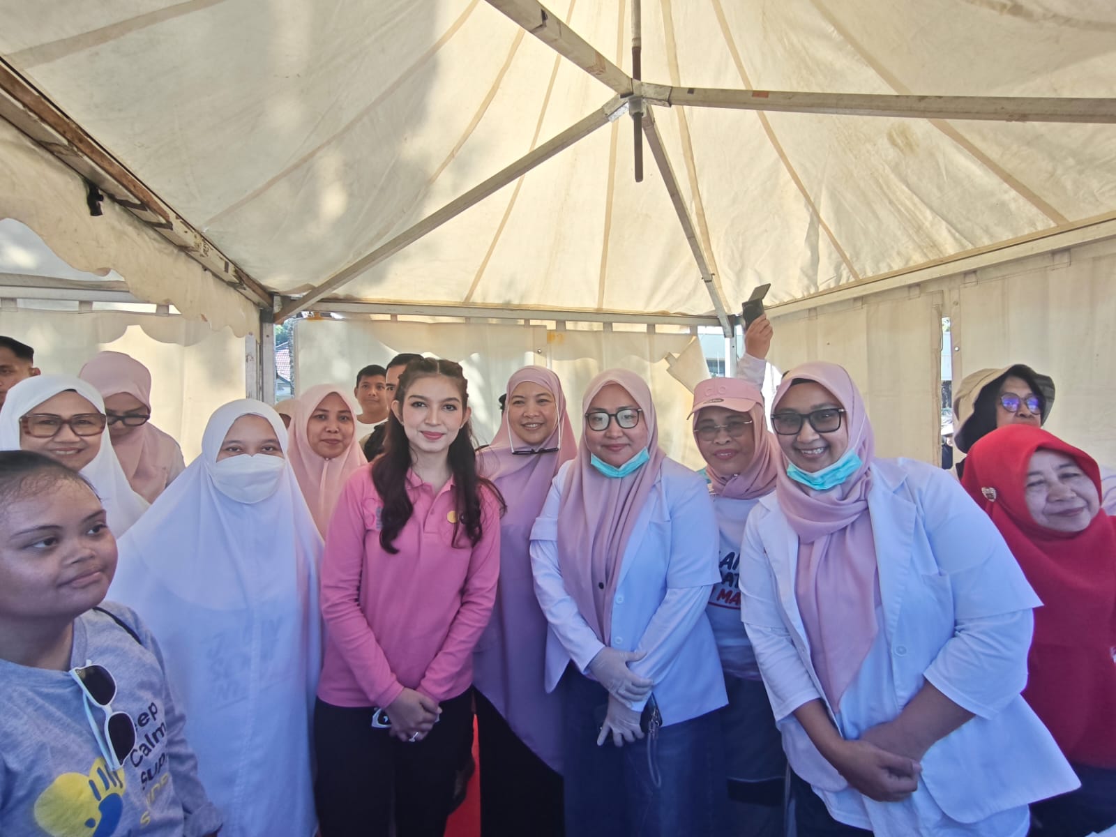 Didampingi Tri Tito Karnavian dan Naoemi Octarina, Selvi Ananda Cek Layanan CKG di Lapangan Hasanuddin