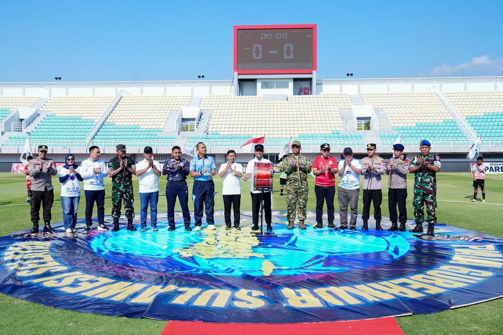 Gubernur Andi Sudirman Kick Off Piala Gubernur Sulsel 2026, Hadiah Rp500 Juta Disiapkan